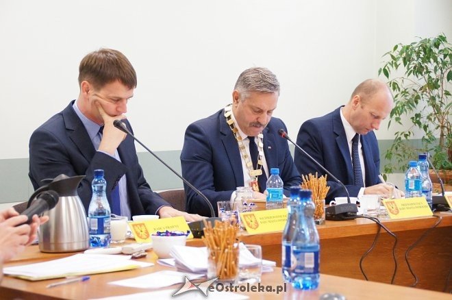XXXII sesja Rady Miasta: Dla Energi i Sanepidu odznaki a dla aquaparku zwiększona dotacja [ZDJĘCIA] - zdjęcie #18 - eOstroleka.pl
