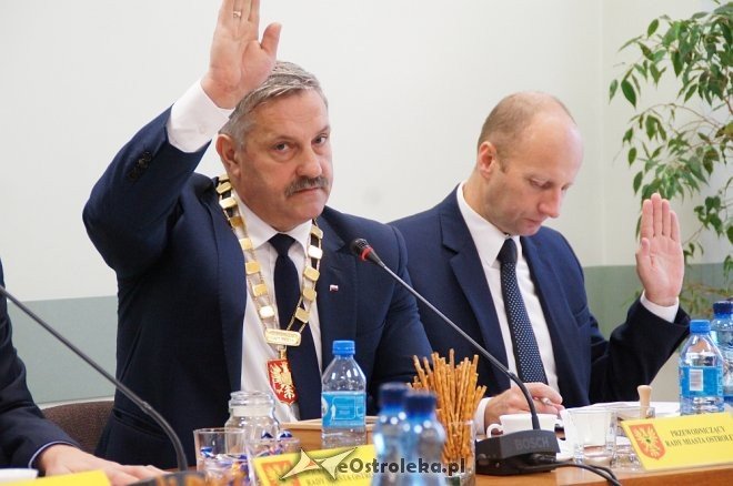 XXXII sesja Rady Miasta: Dla Energi i Sanepidu odznaki a dla aquaparku zwiększona dotacja [ZDJĘCIA] - zdjęcie #19 - eOstroleka.pl
