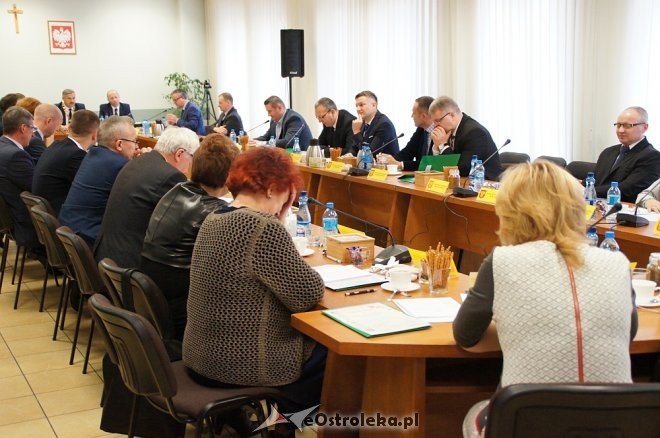 XXXII sesja Rady Miasta: Dla Energi i Sanepidu odznaki a dla aquaparku zwiększona dotacja [ZDJĘCIA] - zdjęcie #51 - eOstroleka.pl