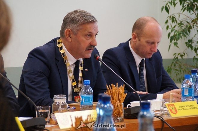 XXXII sesja Rady Miasta: Dla Energi i Sanepidu odznaki a dla aquaparku zwiększona dotacja [ZDJĘCIA] - zdjęcie #53 - eOstroleka.pl