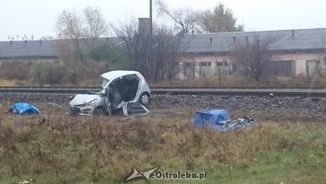 Śmiertelny wypadek na przejeździe kolejowym w Czarnowcu pod Ostrołęką [WIDEO, ZDJĘCIA] - zdjęcie #7 - eOstroleka.pl