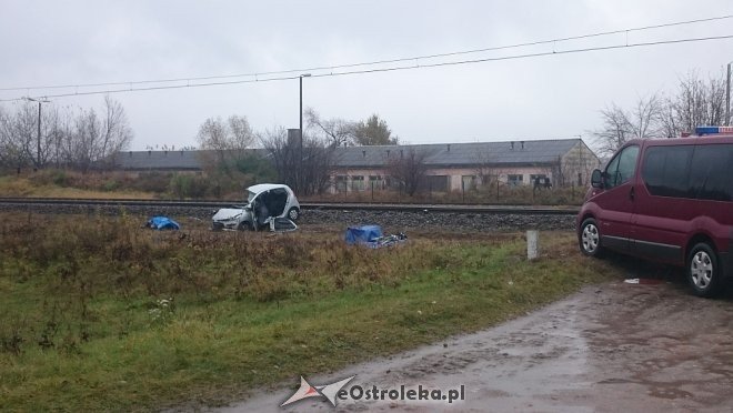 Śmiertelny wypadek na przejeździe kolejowym w Czarnowcu pod Ostrołęką [WIDEO, ZDJĘCIA] - zdjęcie #8 - eOstroleka.pl