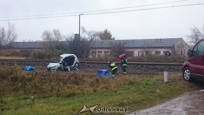 Śmiertelny wypadek na przejeździe kolejowym w Czarnowcu pod Ostrołęką [WIDEO, ZDJĘCIA] - zdjęcie #9 - eOstroleka.pl