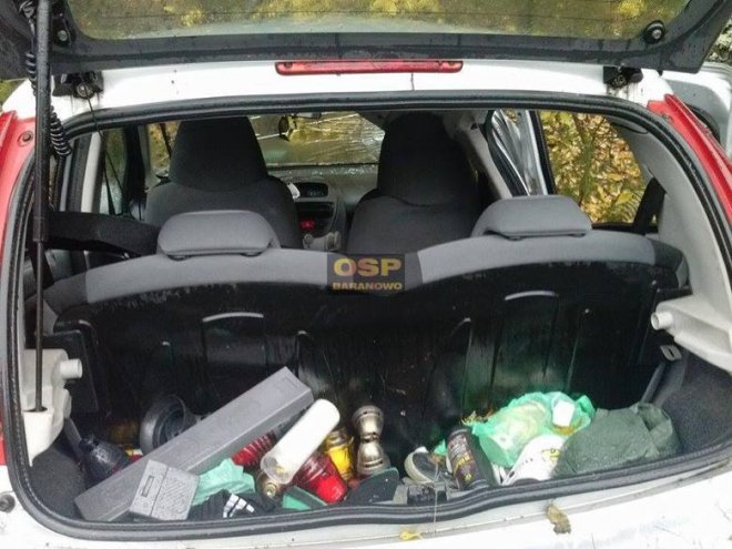 Wypadek w Gaczyskach: W rozbitym aucie podróżowało dwoje dzieci [02.11.2016] - zdjęcie #2 - eOstroleka.pl