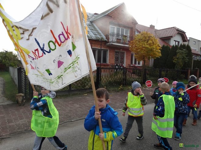 Uczniowie i przedszkolaki z Kadzidła w profilaktycznej akcji ulicznej [07.11.2016] - zdjęcie #67 - eOstroleka.pl
