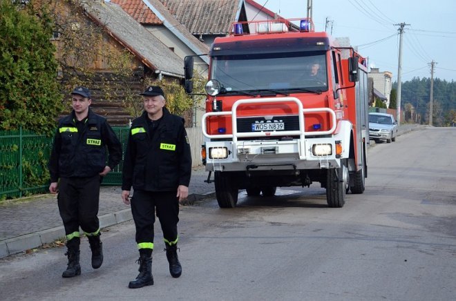 Uczniowie i przedszkolaki z Kadzidła w profilaktycznej akcji ulicznej [07.11.2016] - zdjęcie #1 - eOstroleka.pl