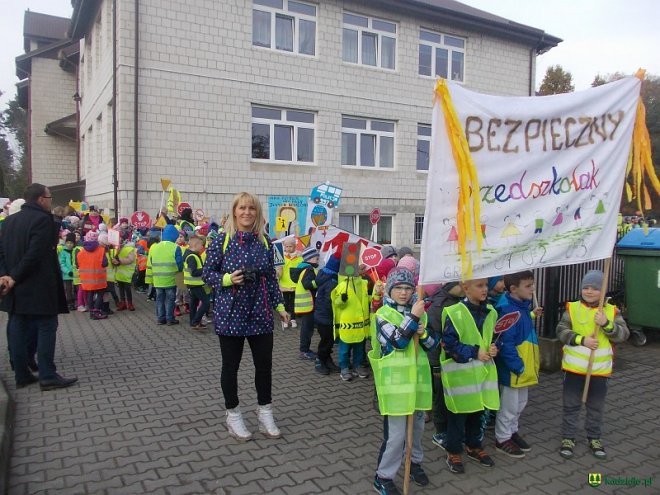 Uczniowie i przedszkolaki z Kadzidła w profilaktycznej akcji ulicznej [07.11.2016] - zdjęcie #106 - eOstroleka.pl