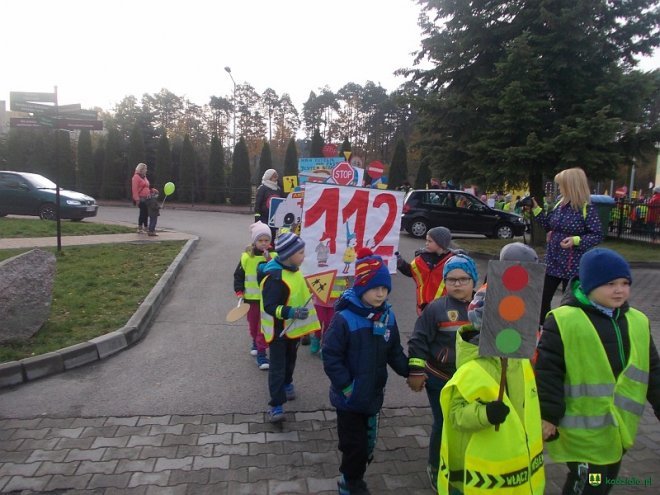 Uczniowie i przedszkolaki z Kadzidła w profilaktycznej akcji ulicznej [07.11.2016] - zdjęcie #114 - eOstroleka.pl