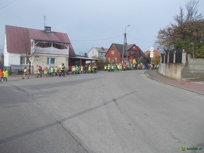 Uczniowie i przedszkolaki z Kadzidła w profilaktycznej akcji ulicznej [07.11.2016] - zdjęcie #72 - eOstroleka.pl