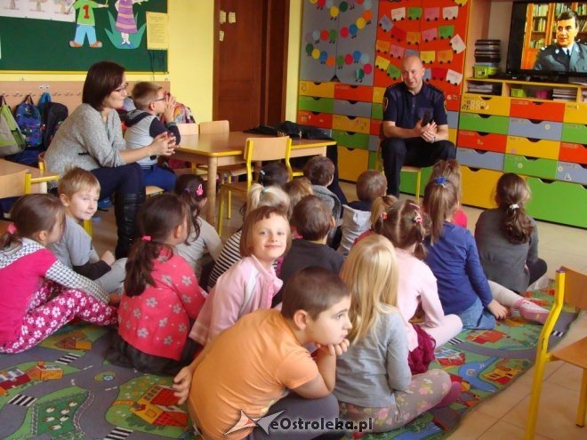 Spotkanie ze strażnikiem miejskim w Szkole Podstawowej nr 6 w Ostrołęce [ZDJĘCIA] - zdjęcie #6 - eOstroleka.pl