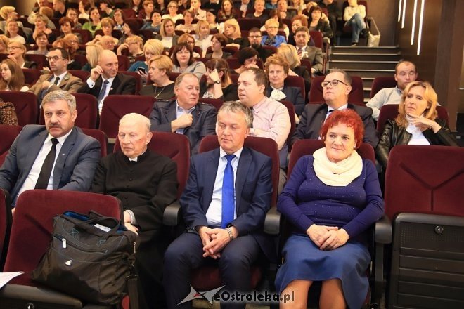Konferencja naukowa z wykładem i spektaklem na 1050. rocznicę Chrztu Polski [ZDJĘCIA] - zdjęcie #3 - eOstroleka.pl