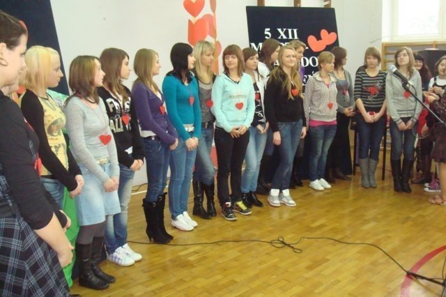 Dzień wolontariusza w SP 5 (7.12.09) - zdjęcie #9 - eOstroleka.pl