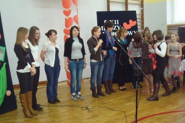 Dzień wolontariusza w SP 5 (7.12.09) - zdjęcie #8 - eOstroleka.pl