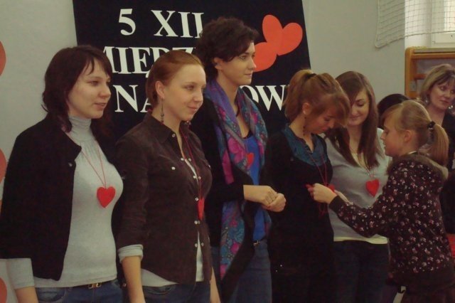 Dzień wolontariusza w SP 5 (7.12.09) - zdjęcie #7 - eOstroleka.pl