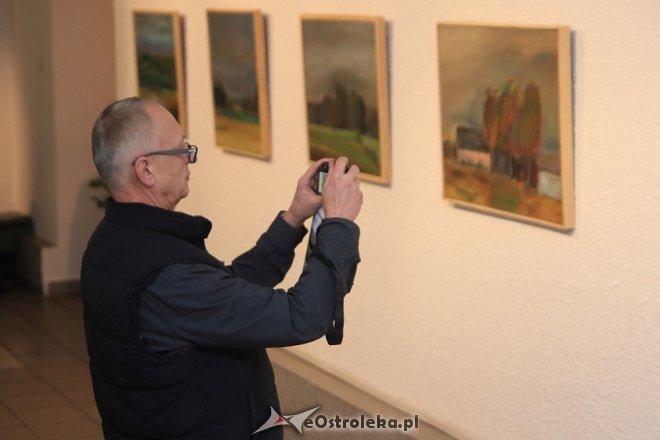 Wernisaż wystawy „Malarstwo” Stanisława Krzyżewskiego w Galerii Ostrołęka [ZDJĘCIA] - zdjęcie #12 - eOstroleka.pl