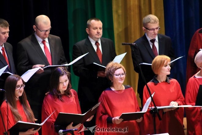 Wspólne śpiewanie pieśni patriotycznych z Ostrołęckim Chórem Kameralnym [WIDEO, ZDJĘCIA] - zdjęcie #34 - eOstroleka.pl