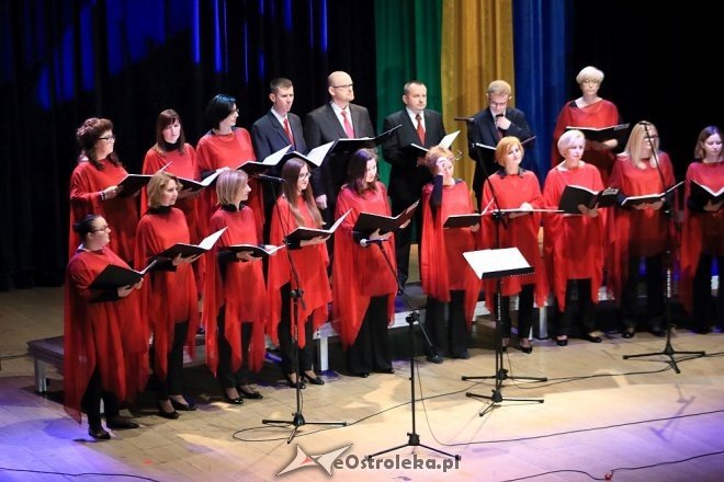 Wspólne śpiewanie pieśni patriotycznych z Ostrołęckim Chórem Kameralnym [WIDEO, ZDJĘCIA] - zdjęcie #37 - eOstroleka.pl