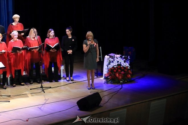 Wspólne śpiewanie pieśni patriotycznych z Ostrołęckim Chórem Kameralnym [WIDEO, ZDJĘCIA] - zdjęcie #38 - eOstroleka.pl