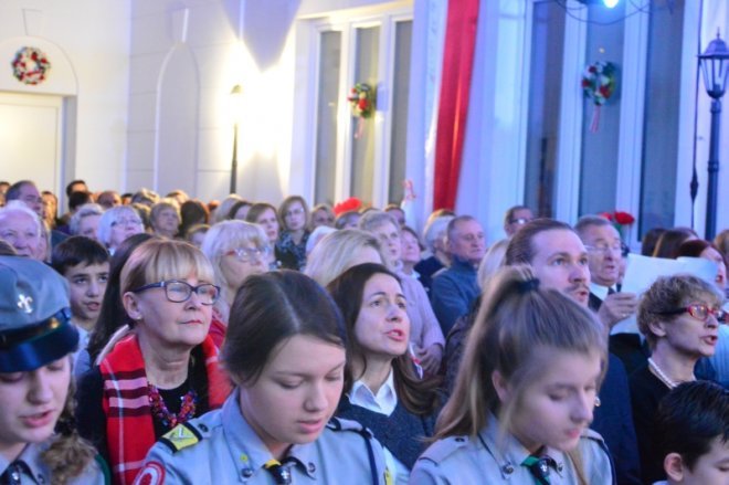 Patriotyczne śpiewanie w muzeum [11.11.2016] - zdjęcie #16 - eOstroleka.pl