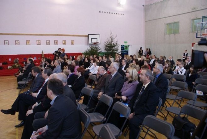 Jasełka w Szkole Podstawowej nr 6 (15.12.09) - zdjęcie #16 - eOstroleka.pl
