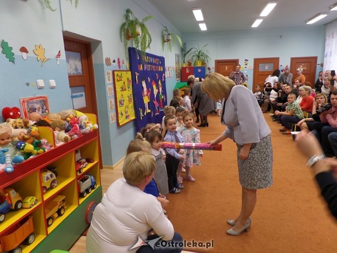 Pasowanie na przedszkolaka w miejskiej „ósemce” [ZDJĘCIA] - zdjęcie #17 - eOstroleka.pl