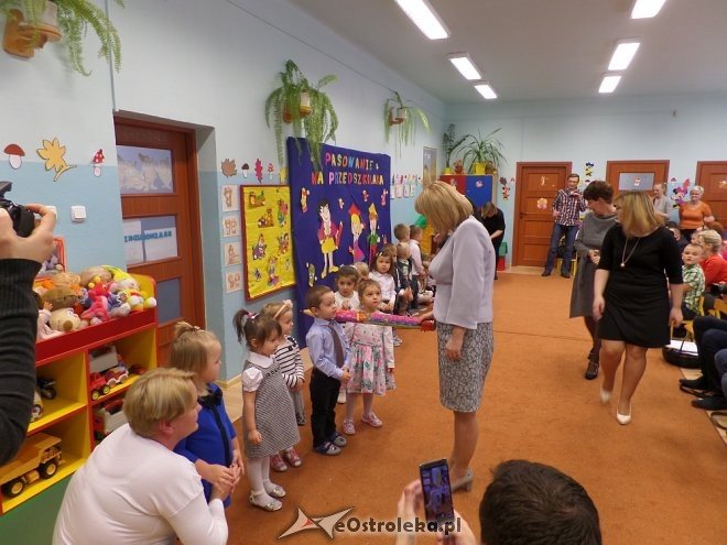 Pasowanie na przedszkolaka w miejskiej „ósemce” [ZDJĘCIA] - zdjęcie #20 - eOstroleka.pl