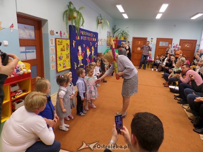 Pasowanie na przedszkolaka w miejskiej „ósemce” [ZDJĘCIA] - zdjęcie #21 - eOstroleka.pl