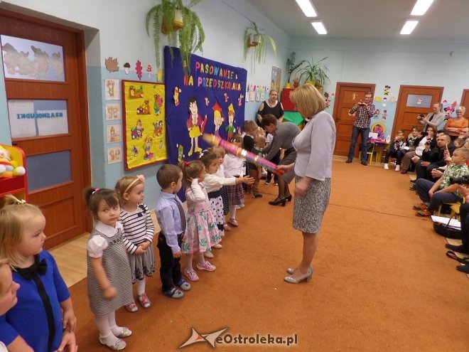 Pasowanie na przedszkolaka w miejskiej „ósemce” [ZDJĘCIA] - zdjęcie #22 - eOstroleka.pl