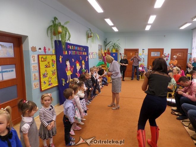 Pasowanie na przedszkolaka w miejskiej „ósemce” [ZDJĘCIA] - zdjęcie #24 - eOstroleka.pl