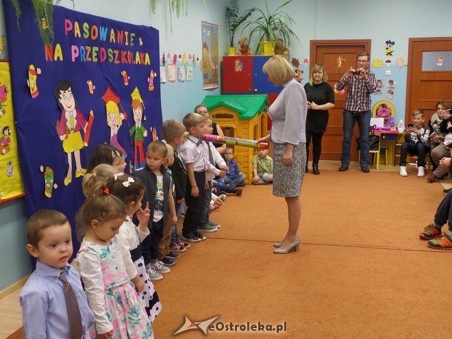 Pasowanie na przedszkolaka w miejskiej „ósemce” [ZDJĘCIA] - zdjęcie #26 - eOstroleka.pl