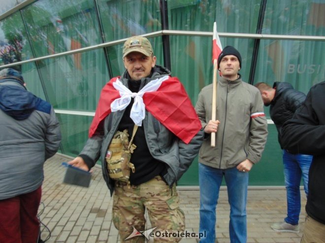 Ostrołęczanie na Marszu Niepodległości [WIDEO, ZDJĘCIA] - zdjęcie #11 - eOstroleka.pl