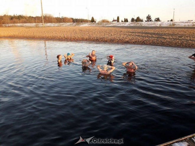 Listopadowa kąpiel morsów z Ostrołęki [12.11.2016] - zdjęcie #1 - eOstroleka.pl