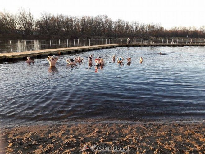 Listopadowa kąpiel morsów z Ostrołęki [12.11.2016] - zdjęcie #14 - eOstroleka.pl