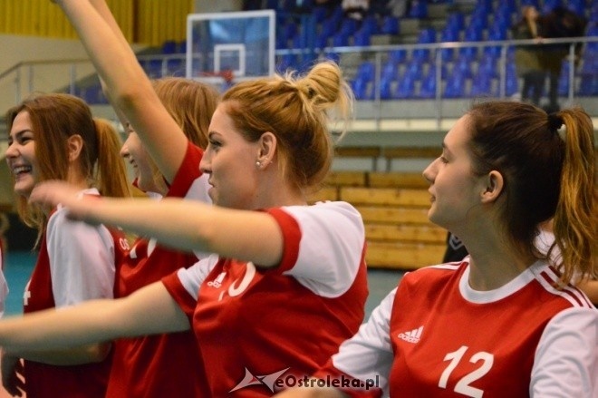 Mistrzostwa Ostrołęki dziewcząt w halowej piłce nożnej [15.11.2016] - zdjęcie #46 - eOstroleka.pl