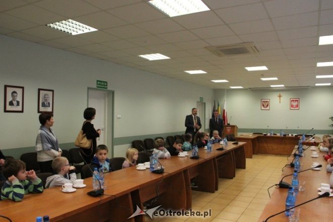 Uczniowie „szóstki” z wizytą u ostrołęckich włodarzy [ZDJĘCIA] - zdjęcie #3 - eOstroleka.pl