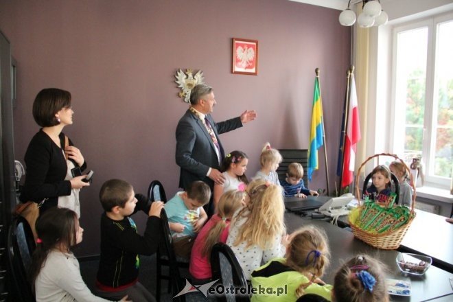 Uczniowie „szóstki” z wizytą u ostrołęckich włodarzy [ZDJĘCIA] - zdjęcie #12 - eOstroleka.pl