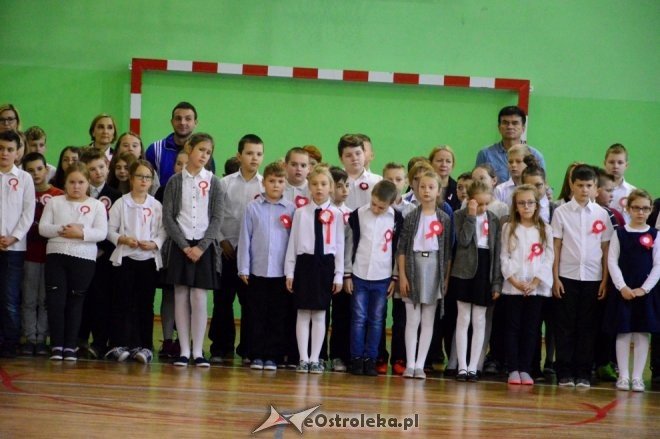 Święto Niepodległości w Szkole Podstawowej nr 2 [17.11.2016] - zdjęcie #2 - eOstroleka.pl