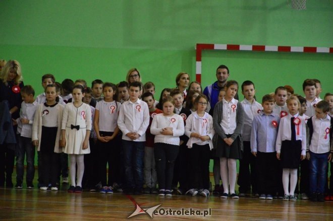 Święto Niepodległości w Szkole Podstawowej nr 2 [17.11.2016] - zdjęcie #3 - eOstroleka.pl
