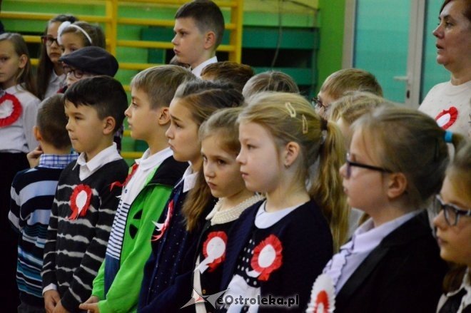 Święto Niepodległości w Szkole Podstawowej nr 2 [17.11.2016] - zdjęcie #13 - eOstroleka.pl