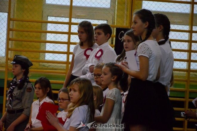 Święto Niepodległości w Szkole Podstawowej nr 2 [17.11.2016] - zdjęcie #16 - eOstroleka.pl