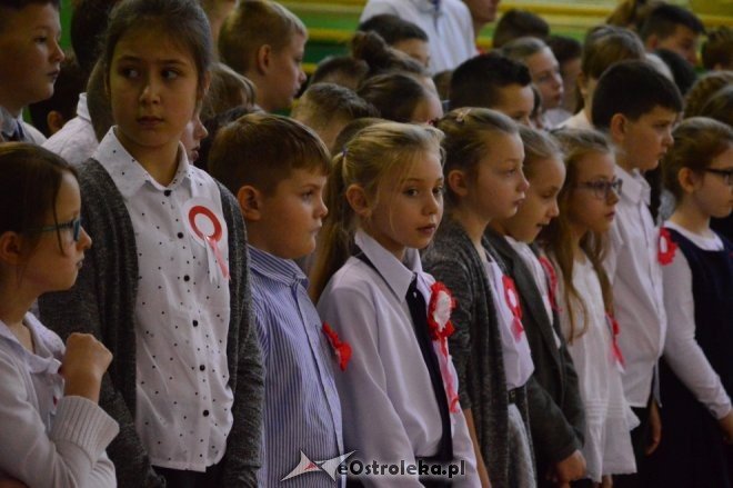 Święto Niepodległości w Szkole Podstawowej nr 2 [17.11.2016] - zdjęcie #25 - eOstroleka.pl
