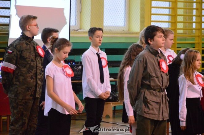 Święto Niepodległości w Szkole Podstawowej nr 2 [17.11.2016] - zdjęcie #28 - eOstroleka.pl