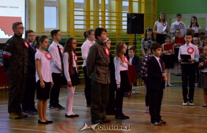 Święto Niepodległości w Szkole Podstawowej nr 2 [17.11.2016] - zdjęcie #31 - eOstroleka.pl