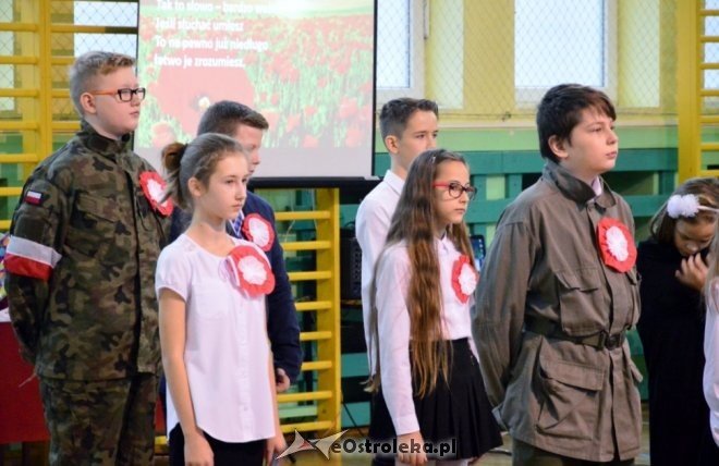 Święto Niepodległości w Szkole Podstawowej nr 2 [17.11.2016] - zdjęcie #34 - eOstroleka.pl