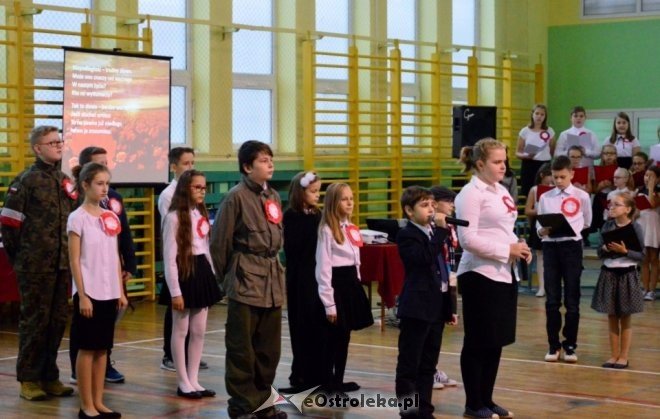 Święto Niepodległości w Szkole Podstawowej nr 2 [17.11.2016] - zdjęcie #35 - eOstroleka.pl