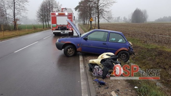 Wypadek w Dębach: Czołowe zderzenie osobówki z ciężarówką [ZDJĘCIA] - zdjęcie #1 - eOstroleka.pl