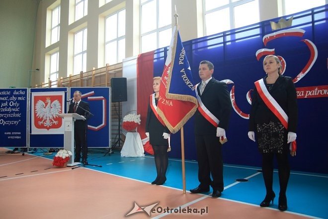 Uroczystość nadania sztandaru i imienia Szkole Podstawowej w Borawem [ZDJĘCIA] - zdjęcie #12 - eOstroleka.pl