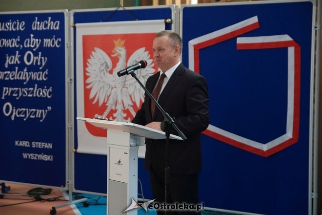 Uroczystość nadania sztandaru i imienia Szkole Podstawowej w Borawem [ZDJĘCIA] - zdjęcie #25 - eOstroleka.pl