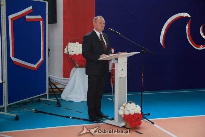 Uroczystość nadania sztandaru i imienia Szkole Podstawowej w Borawem [ZDJĘCIA] - zdjęcie #40 - eOstroleka.pl