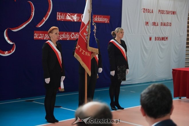 Uroczystość nadania sztandaru i imienia Szkole Podstawowej w Borawem [ZDJĘCIA] - zdjęcie #49 - eOstroleka.pl